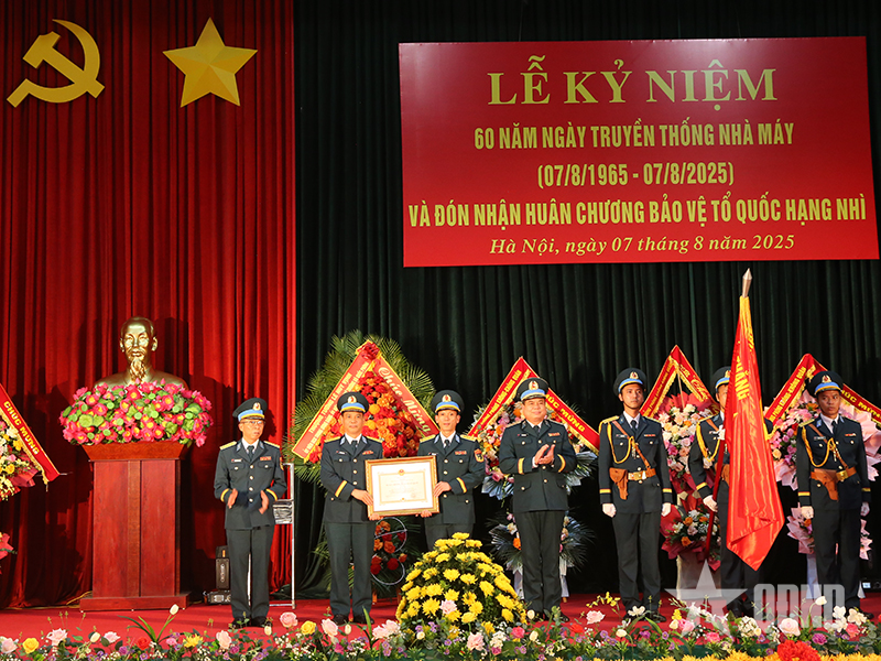 Nhà máy Z119 kỷ niệm 60 năm Ngày truyền thống và đón nhận Huân chương bảo vệ Tổ quốc hạng Nhì
